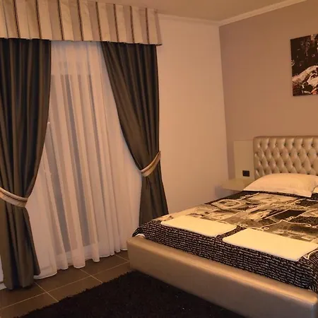 Hotel Mustang 4*