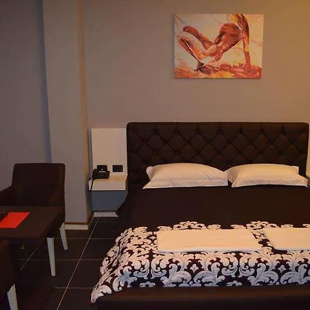 Hotel Mustang 4*